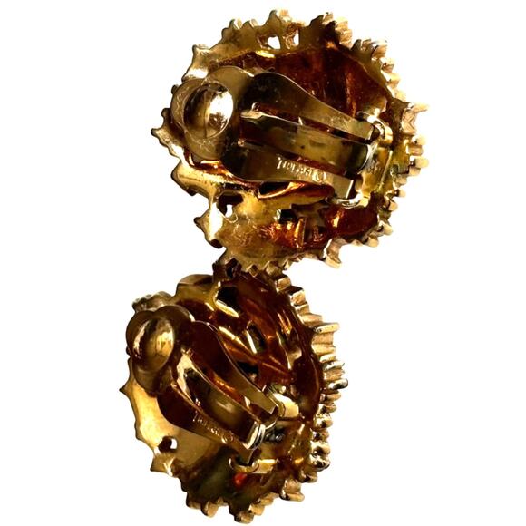 Vintage Trifari clip on earrings textured dimensional gold & rhinestones unique - Picture 4 of 7